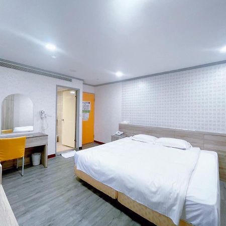 A22 Wei Lu Hotel Čung-li Exteriér fotografie